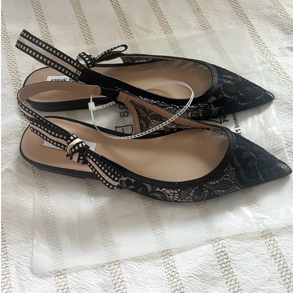 NWT Steve Madden Olsen Black Nude Lace Ribbon Pointed Flat Heels 7 M 7M